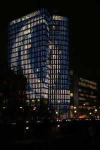 uniqa tower nacht