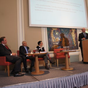 "Von der Strategie zur Investment Story"- Themen wie solche wurden heiß diskutiert. V.l.n.r.: Nico Baader (Baader Bank), Götz Schlegtendal (Kirchhoff Consult), Gerda Königstorfer (Rosenbauer) und Peter Kirkow (KPMG-Makinson Cowell)