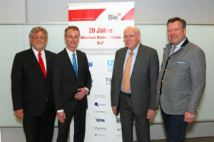 Prof. Dr. Horst Domdey, Geschäftsführer der BioM; Dr. Manfred Wolter, Ministerialdirigent Bayr. Wirtschaftsministerium; Prof. Dr. Ernst-Ludwig Winnacker; Josef Schmid, 2. Bürgermeister von München (v.l.n.r.) Quelle: BioM, Andreas Bröckel