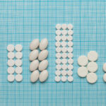 Symbolbild "drug statistics". Similar (replacement, substitute) drug tablets. Statistics of insurance medicine, pills report. Copyright: Andrii Zastrozhnov - stock.adobe.com