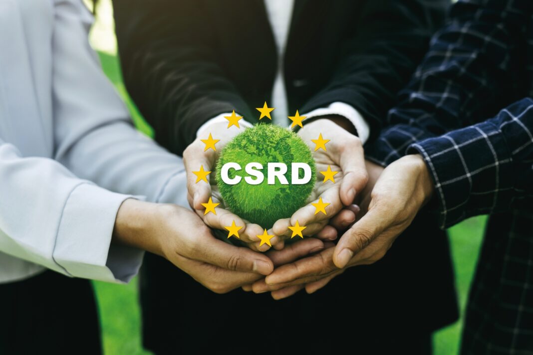 Das Bild zeigt das Konzept der Corporate Sustainability Reporting Directive (CSRD). Es bezieht sich auf die Nachhaltigkeitsberichterstattung der Europäischen Union und die dazugehörigen Finanzberichtsstandards.