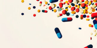 Symbolbild "Biosimilar". (Pill, medicine, drug, pharmaceutical, tablet, supplement, vitamin, treatment, medical, drug addict, drug culture, medicated, remedy, capsule). Copyright: Geekminds - stock.adobe.com