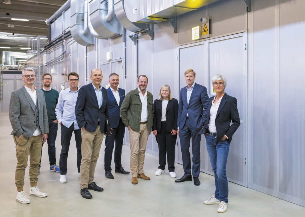 V. l. n. r.: Holger Garbs, Plattform Life Sciences, Jan Phillip Denkers, Life Science Nord, Prof. Dr. med. Søren W. Gersting, iniuva, Hans Vanhooren, PhD, Indivumed Therapeutics, Dr. Dirk Winkler, Evotec, Claas H. Nieraad, Baltic Business Angels Schleswig-Holstein, Karin Hofelich, Plattform Life Sciences Dr. Frank Schröder-Oeynhausen, Technikzentrum Lübeck und Dr. Sabine Brock, DESY. Foto Copyright: Jörg Müller I Fotografie für Unternehmen und Institutionen
