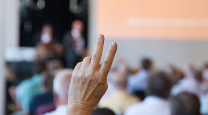 Effektives HV-Format: Warum wir die Präsenz-HV bevorzugen und die hybride HV als chancenlos erachten