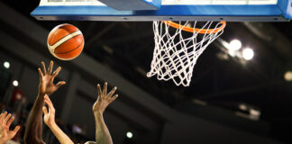 Symbolbild "scoring during a basketball game - ball in hoop". Copyright: Melinda Nagy - stock.adobe.com