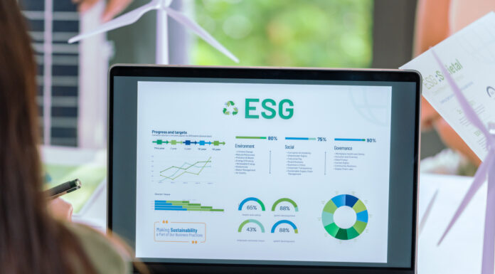 close up laptop show esg data chart at green office. Copyright: weedezign - stock.adobe.com