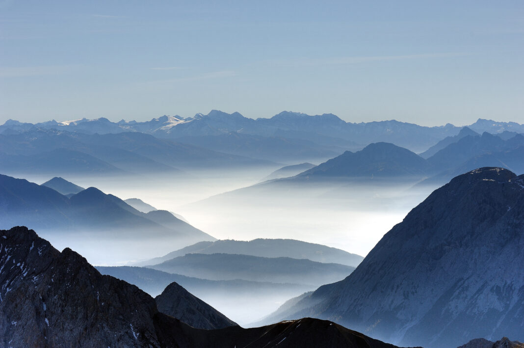 Symbolbild: Talnebel, Zugspitze. Copyright: ArnLay - stock.adobe.com