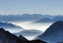 Symbolbild: Talnebel, Zugspitze. Copyright: ArnLay - stock.adobe.com