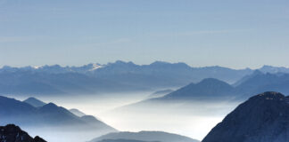 Symbolbild: Talnebel, Zugspitze. Copyright: ArnLay - stock.adobe.com