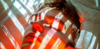Symbolbild. Medical support. Medical procedure. Metaphorical sleep apnea feelings of a long-lasting sickness. Chronic disorder - sleep apnea: abstract image of individual status. Healthcare provider. Copyright: R - stock.adobe.com