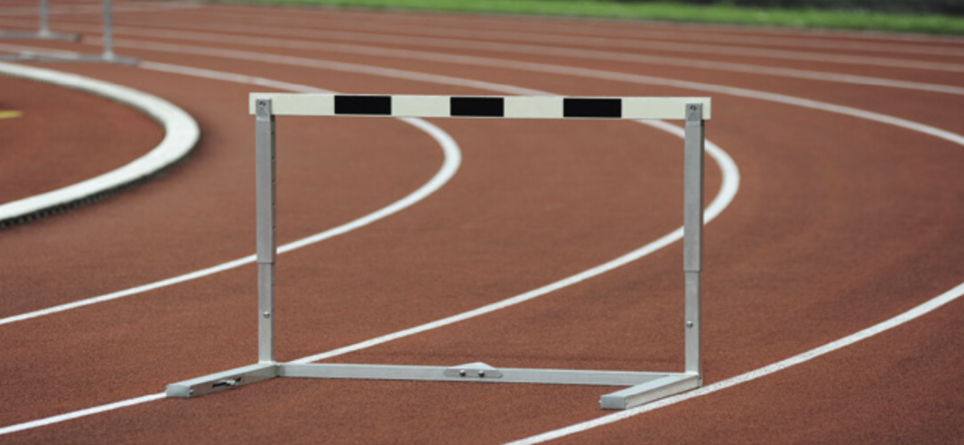 Symbolbild "Hürdenlauf". Copyright: belamy - stock.adobe.com