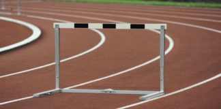 Symbolbild "Hürdenlauf". Copyright: belamy - stock.adobe.com