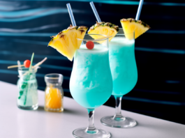 "Klassische" Curaçaos sind nicht blau. Doch bunt gefärbte Curaçaos bieten mehr Möglichkeiten der farblichen Gestaltung von Cocktails. Am bekanntesten und beliebtesten ist hier vor allem der blaue Curaçao Copyright Foto: Aquamondis