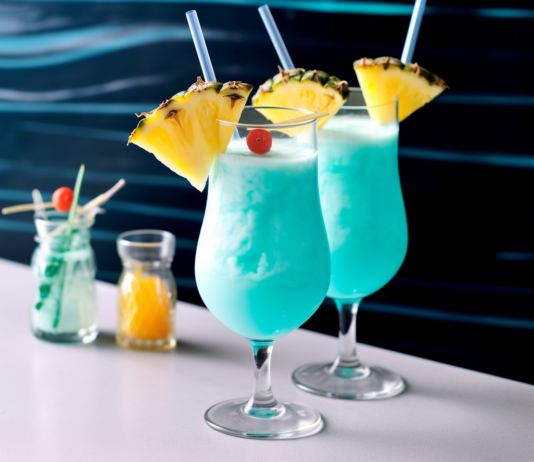 "Klassische" Curaçaos sind nicht blau. Doch bunt gefärbte Curaçaos bieten mehr Möglichkeiten der farblichen Gestaltung von Cocktails. Am bekanntesten und beliebtesten ist hier vor allem der blaue Curaçao Copyright Foto: Aquamondis