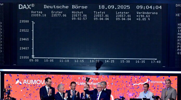 Bell Ringing-Ceremony von Aumovio.
