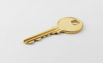 Symbolbild. Shiny golden key on a white background, symbolizing success, new opportunities, and important decisions. Copyright: Helena - stock.adobe.com