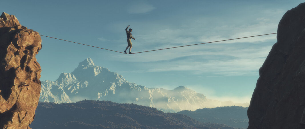 Symbolbild. Young man walking in balance. Copyright: Orlando Florin Rosu - stock.adobe.com