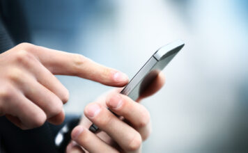 Symbolbild. Close up of a man using mobile smart phone. Copyright: PhotoStar - stock.adobe.com