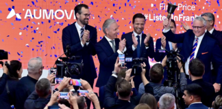 Bell Ringing-Ceremony von Aumovio.