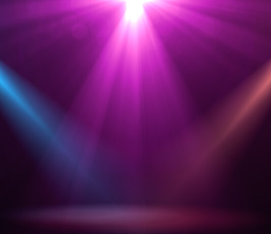 Symbolbild "Spotlight on surface". Copyright: sanee - stock.adobe.com