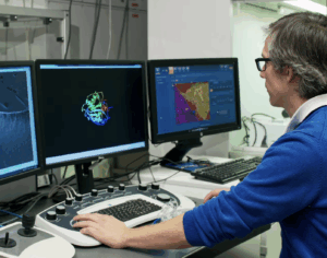 Der Enzym-Entwicklungsprozess des Unternehmens folgt einem neuronal netzwerkgestützten Ansatz, der hochwirksame Optimierungszyklen ermöglicht. Copyright: ESTER Biotech