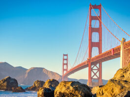 Symbolbild: San Francisco Beach View At Golden Hour. Copyright: Marco - stock.adobe.com