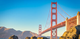 Symbolbild: San Francisco Beach View At Golden Hour. Copyright: Marco - stock.adobe.com