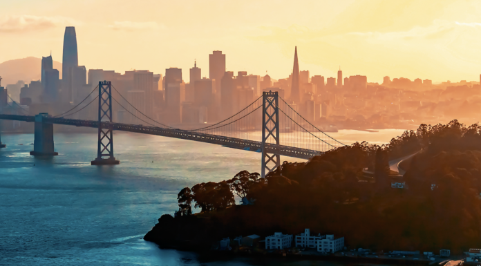 Symbolbild. Aerial view of the Bay Bridge in San Francisco, CA. Copyright: Tierney - stock.adobe.com
