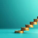 „Die finanziellen Mittel sind im Markt per se vorhanden“ Symbolbild. Golden coins arranged in steps symbolize financial growth and the importance of financial literacy today. Copyright: Paisan - stock.adobe.com