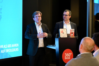 DSC_2562: Michael Sauer (l.) und Prof. Axel Winkelmann (r.) präsentieren erstmals den 14leafs-Fonds vor Investoren und Partnern