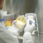 mbiomics: „Die eigentliche Differenzierung erfolgt über das Manufacturing“ Im Labor von mbiomics. Copyright Foto: mbiomics GmbH