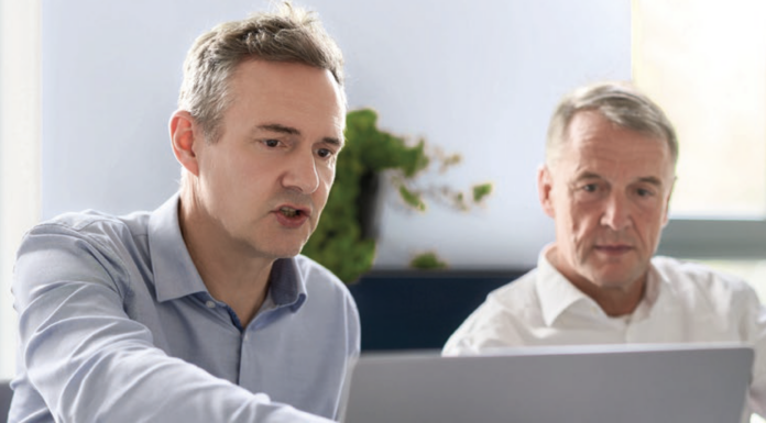 Lucera COO Dr. Stephan Brock (links) im Gespräch mit CEO Dr. Friedrich von Bohlen (rechts). Copyright: Lucera GmbH